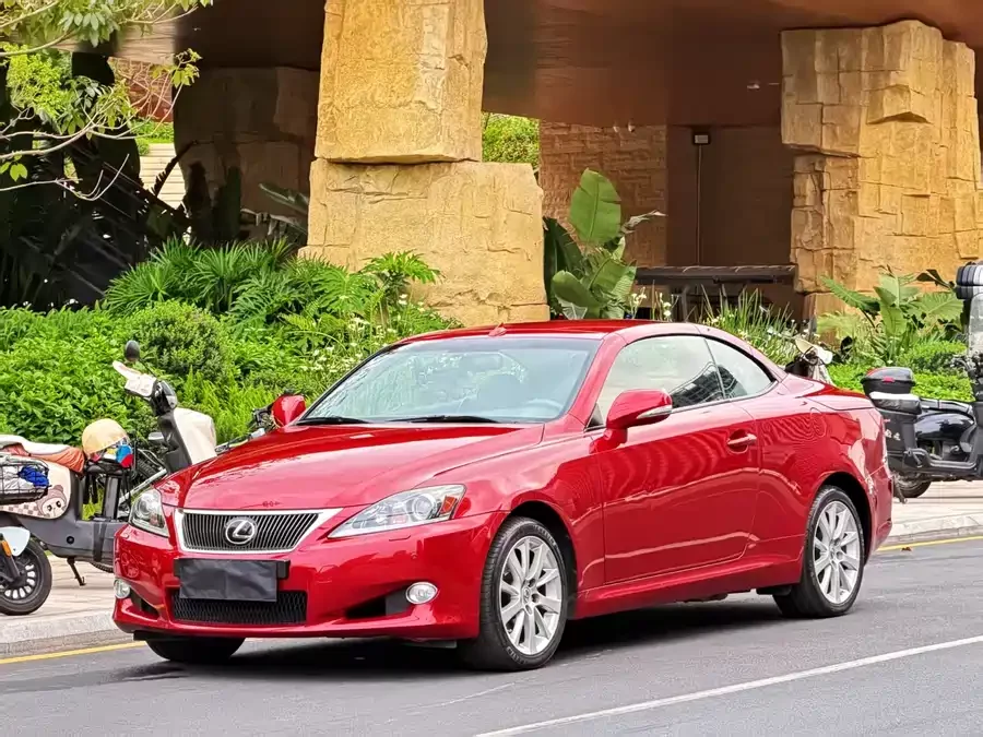 Lexus IS