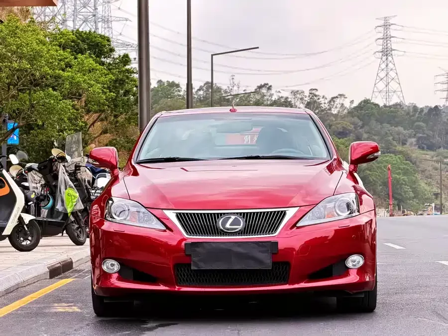 Lexus IS