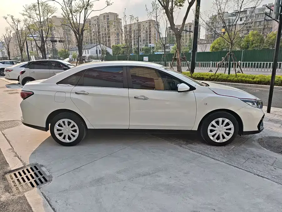 Venucia D60EV