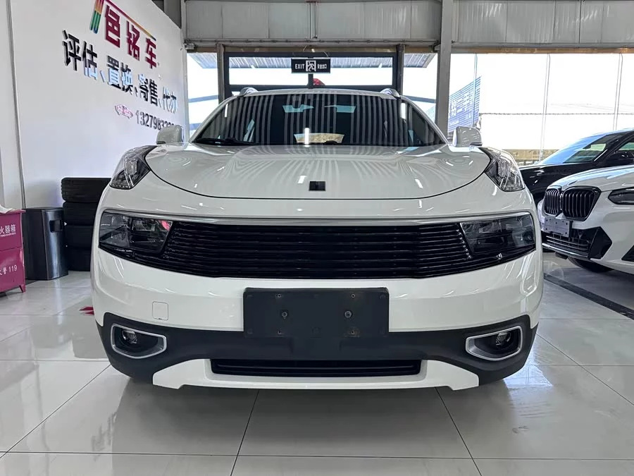 Lynk & Co 01