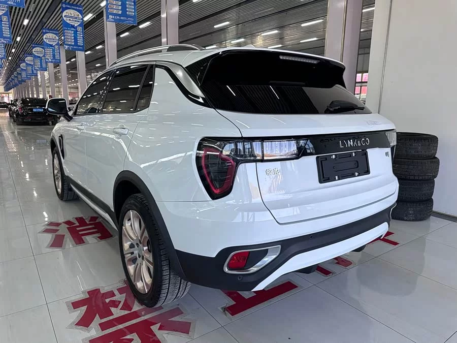 Lynk & Co 01