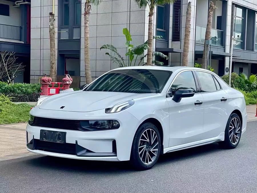 Lynk & Co 03
