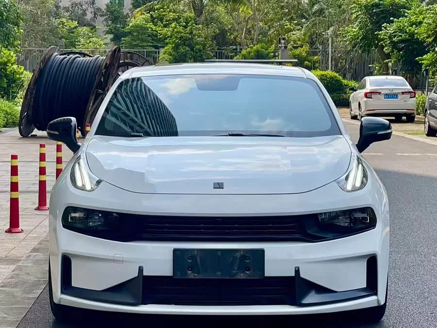 Lynk & Co 03