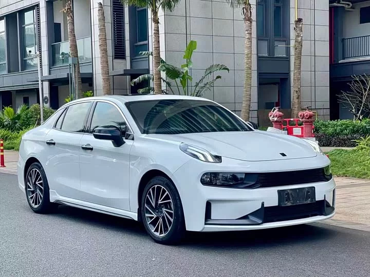 Lynk & Co 03