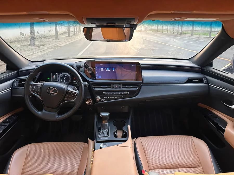 Lexus ES