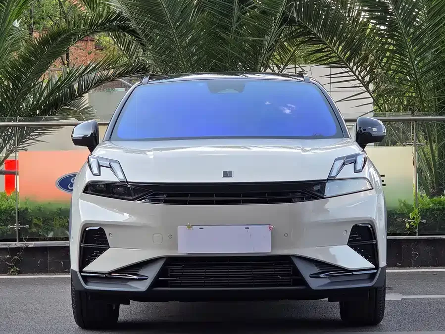 Lynk & Co 06