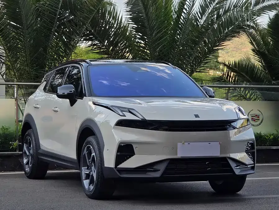 Lynk & Co 06