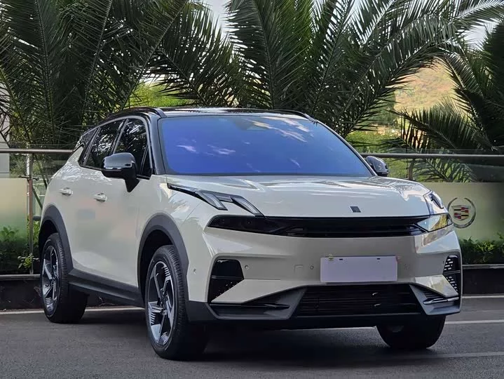 Lynk & Co 06