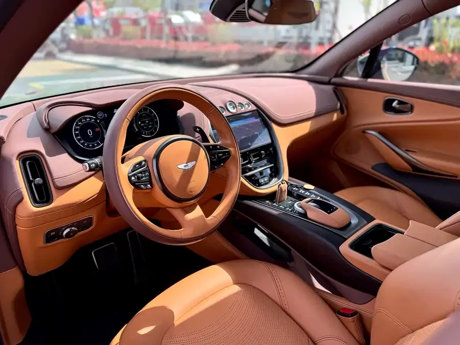 Aston Martin DBX