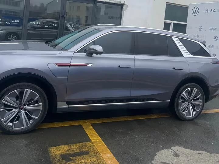 Hongqi E-HS9