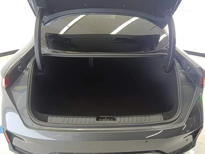 Lynk & Co 07 EM-P