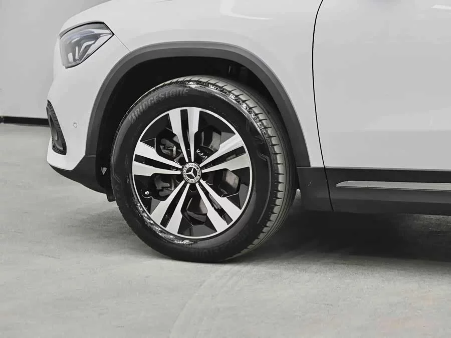 Mercedes Benz GLA