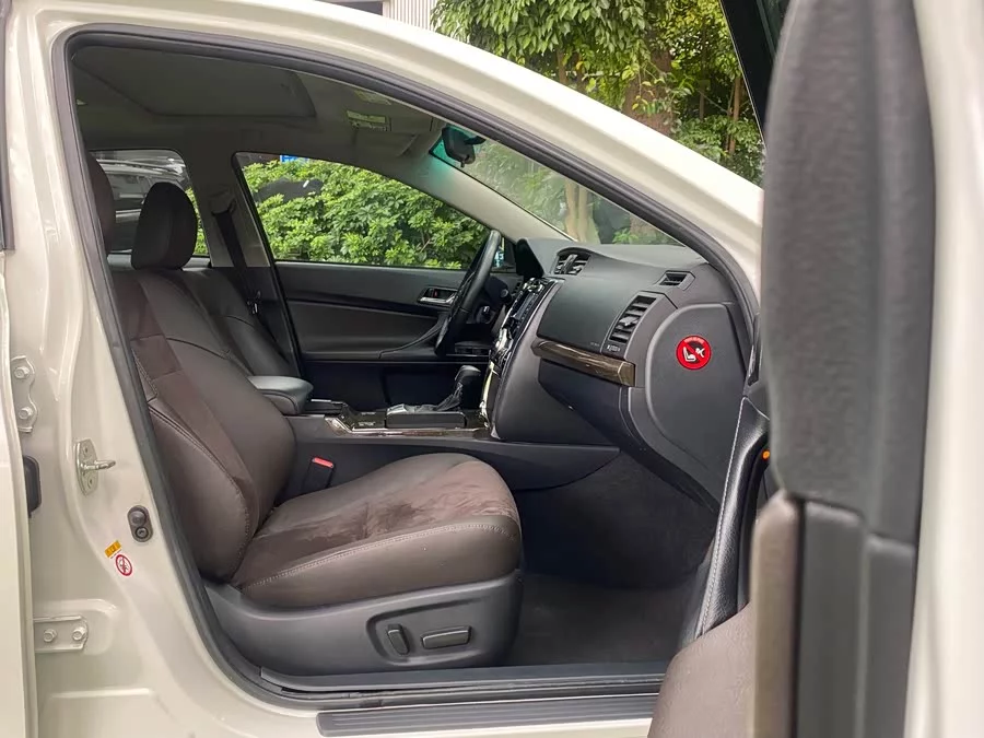 Toyota Reiz
