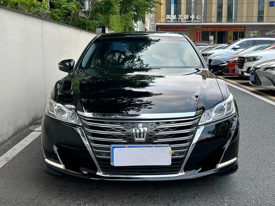 Toyota crown