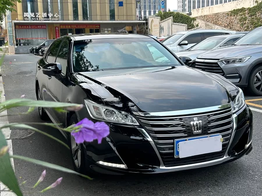 Toyota crown