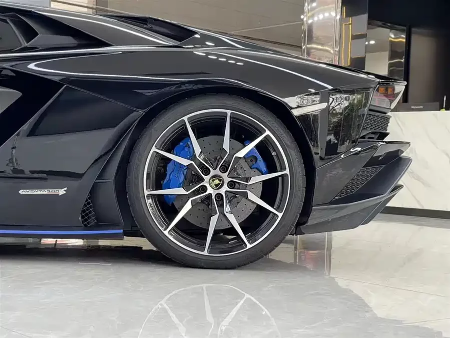 Lamborghini Aventador