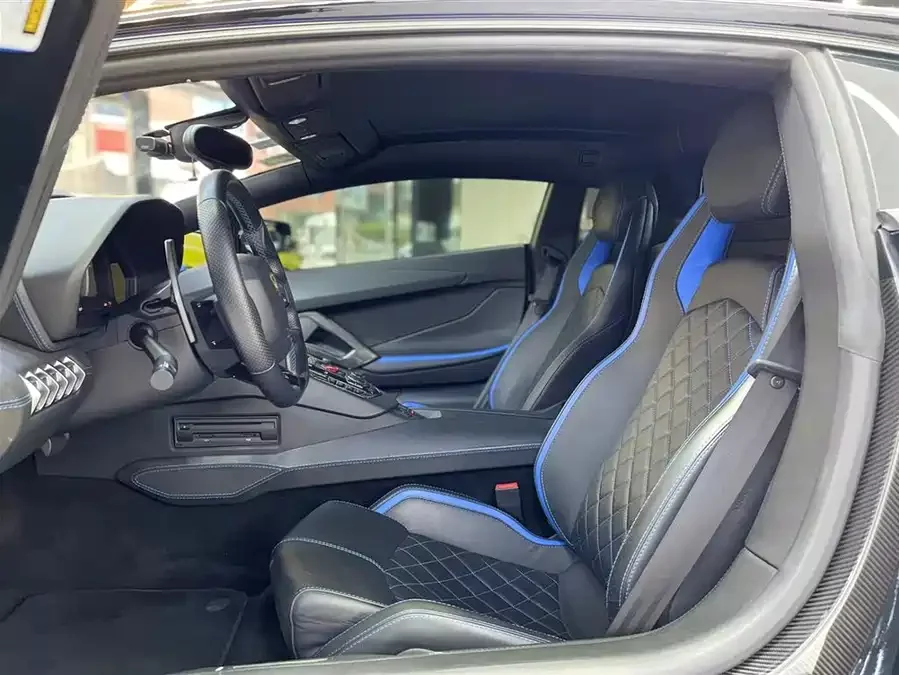 Lamborghini Aventador