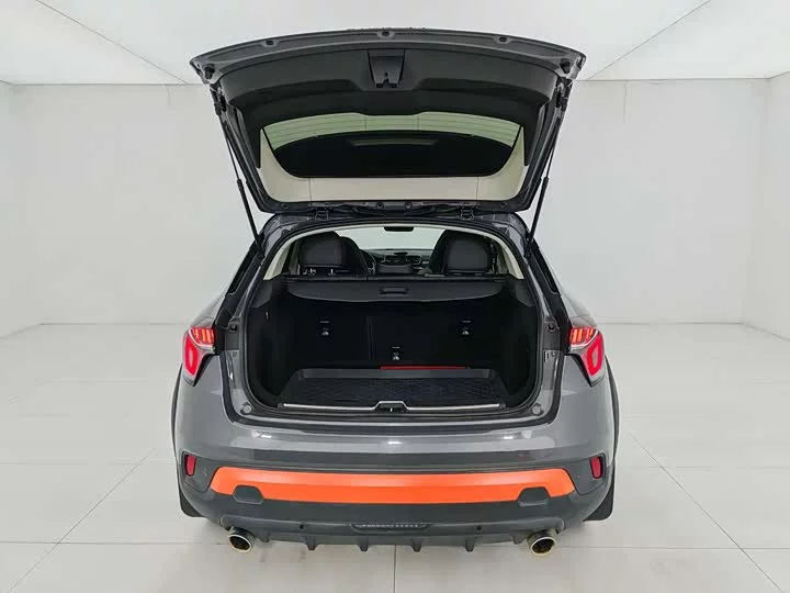 Lynk & Co 02