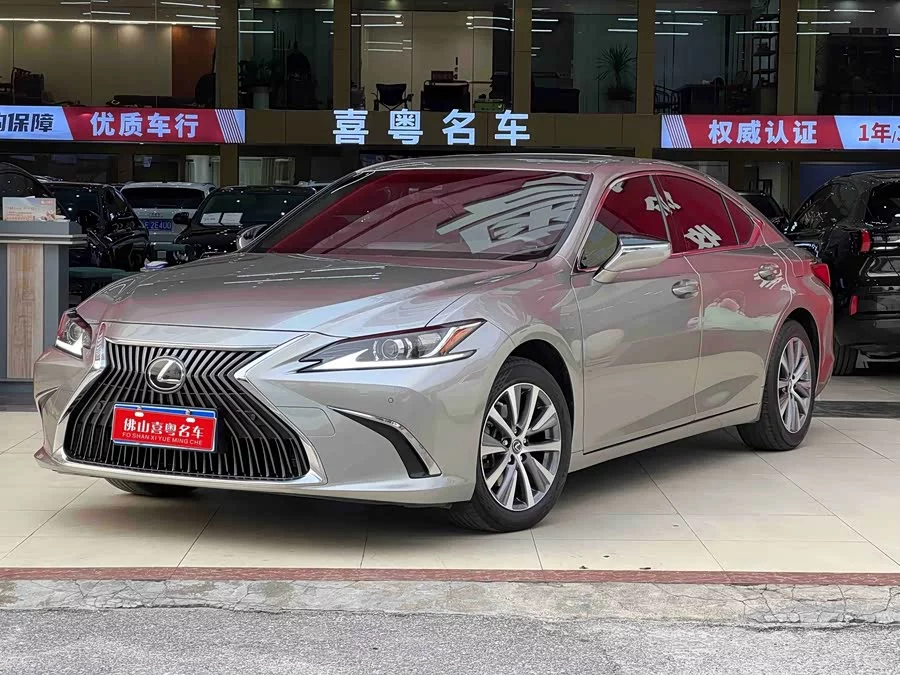 Lexus ES