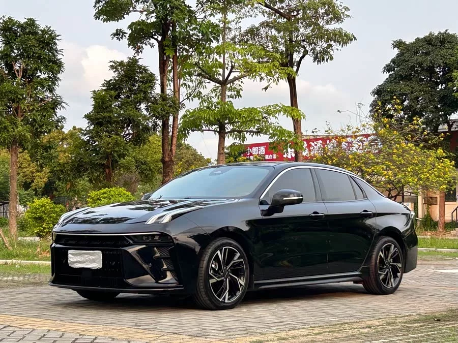 Lynk & Co 03