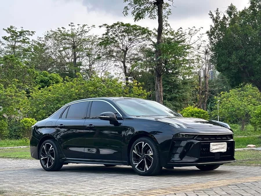 Lynk & Co 03