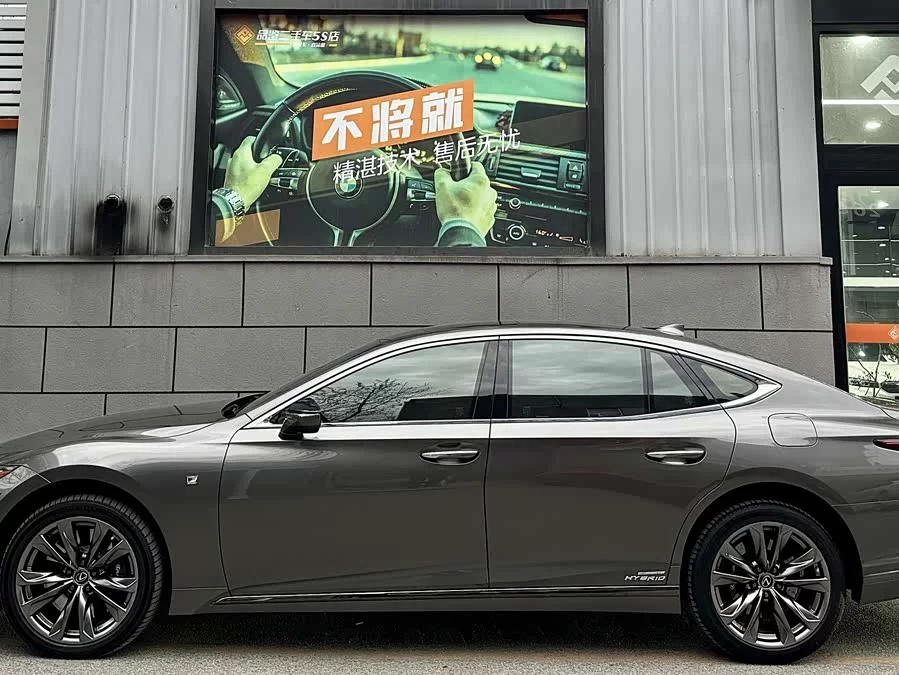 Lexus LS