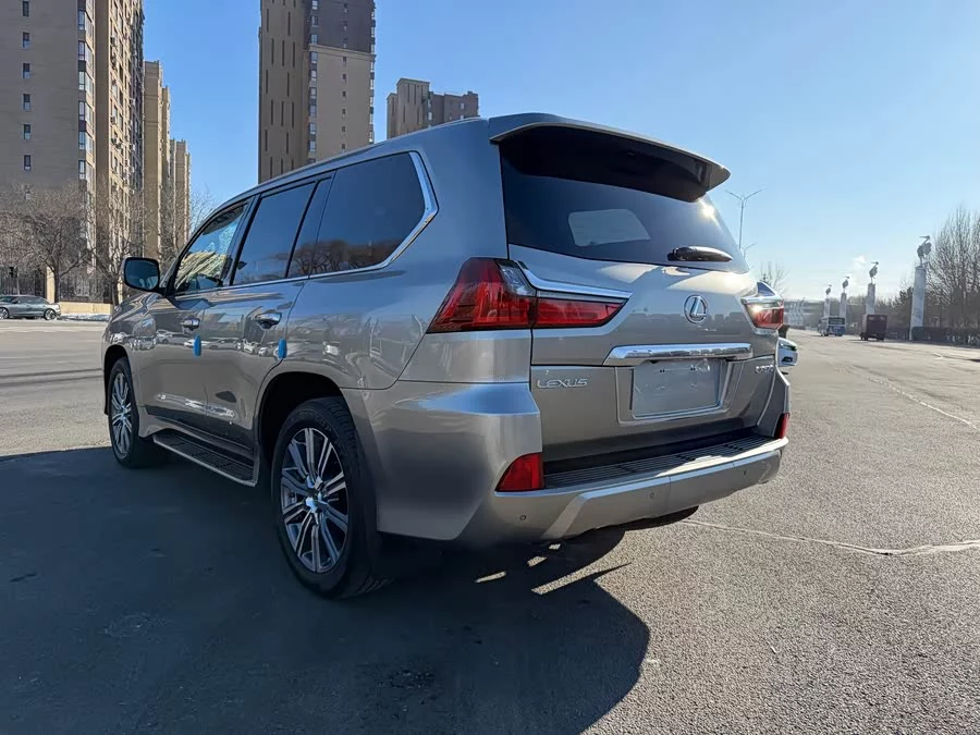 Lexus LX