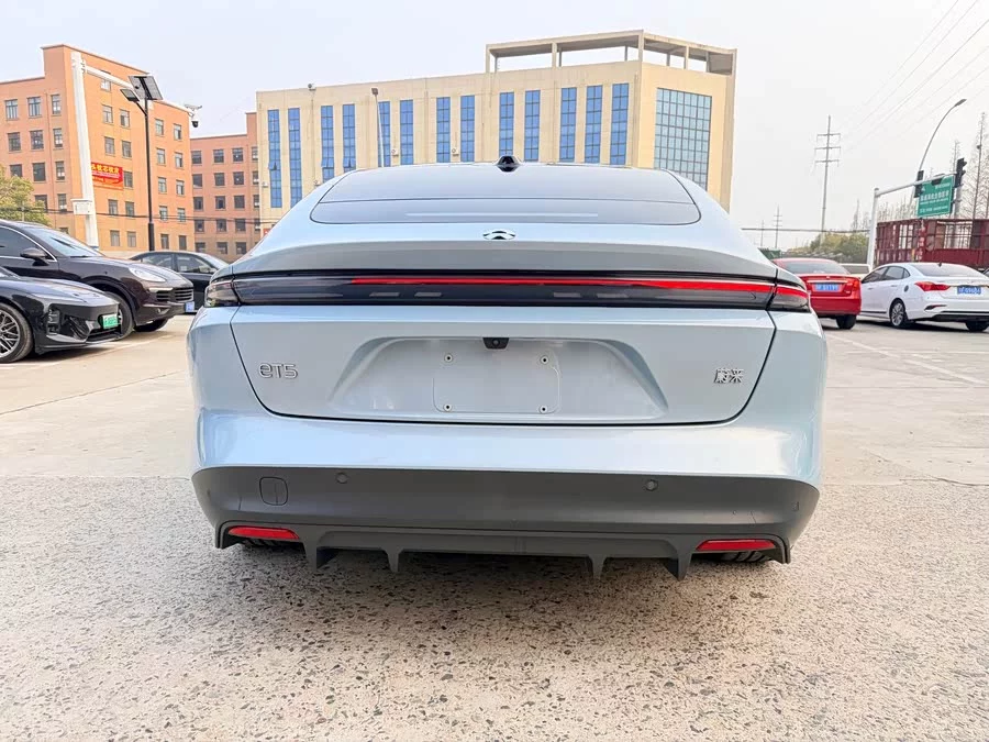 NIO ET5