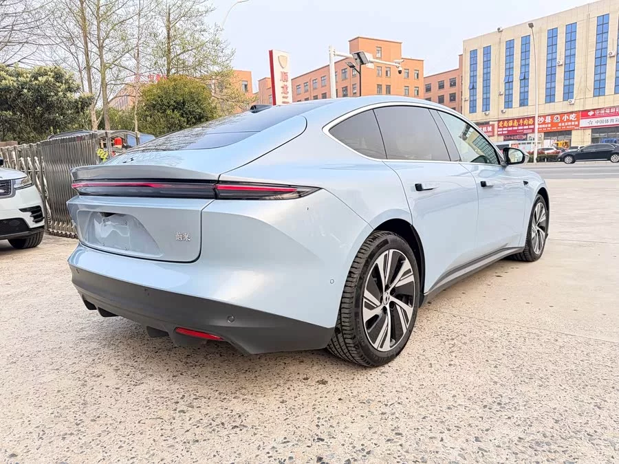 NIO ET5
