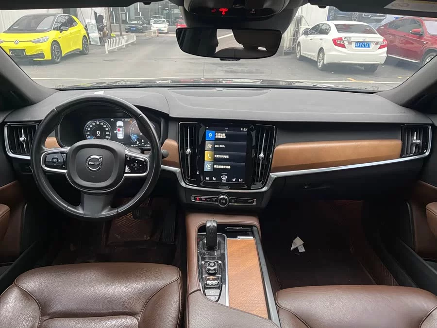 Volvo S90