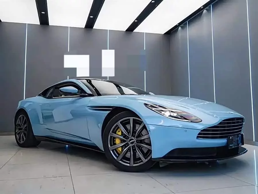 Aston Martin DB11
