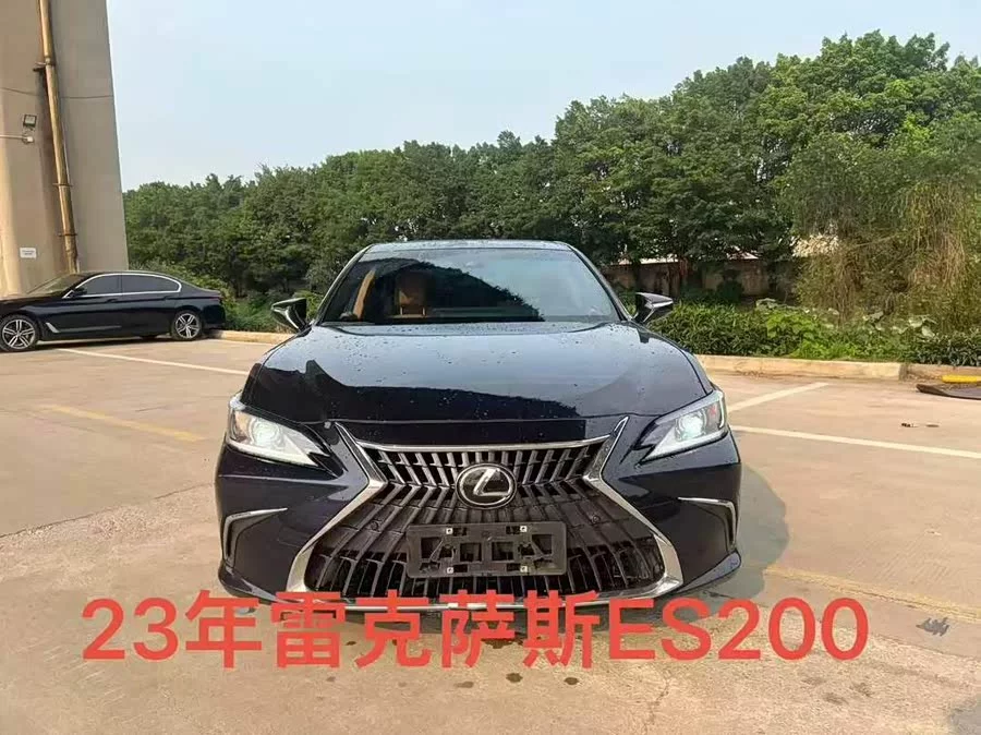 Lexus ES