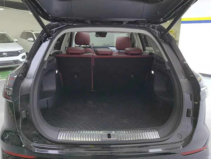 Hongqi HS5