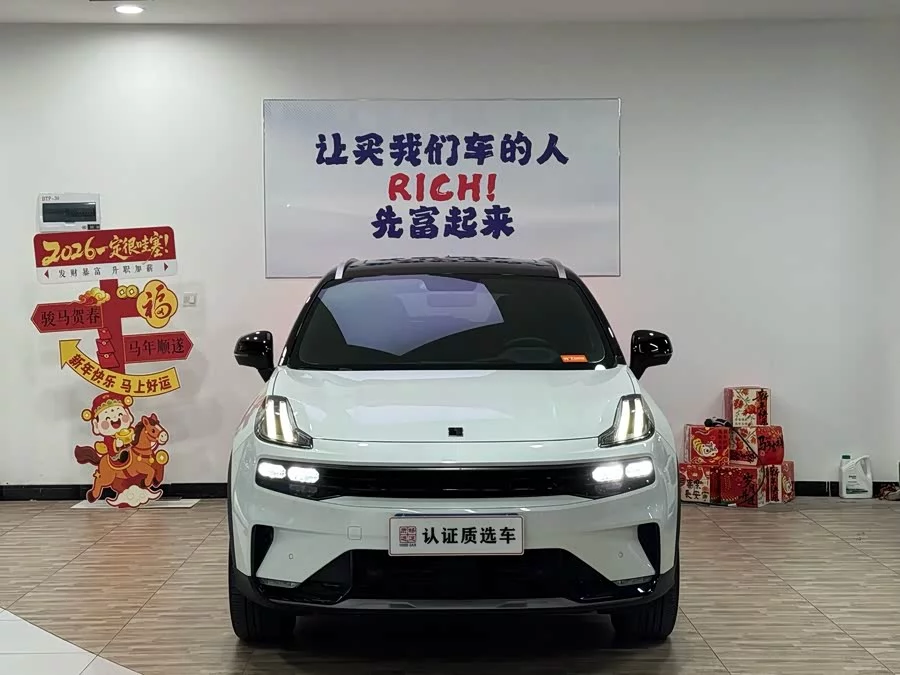 Lynk & Co 06