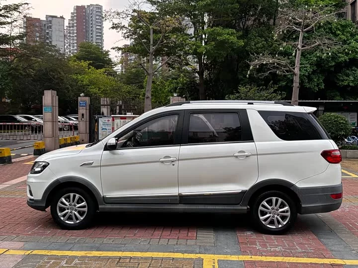 Dongfeng Fengon 370