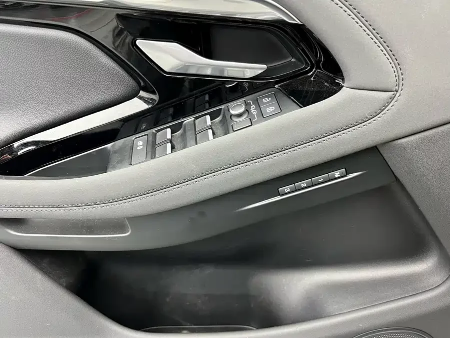 Land Rover Range Rover Aurora New Energy