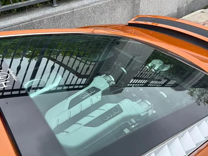 Audi R8