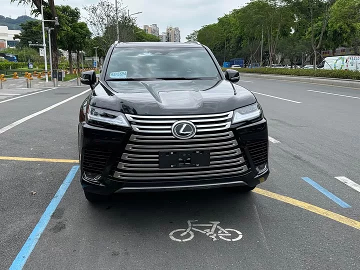 Lexus LX