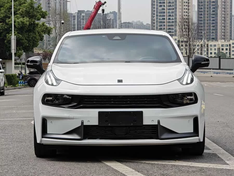 Lynk & Co 03