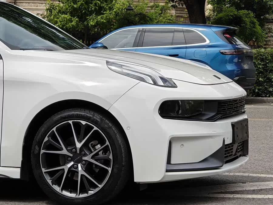 Lynk & Co 03