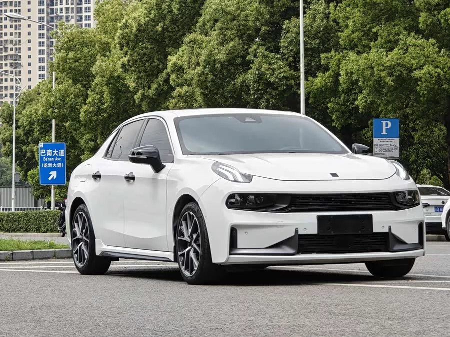 Lynk & Co 03