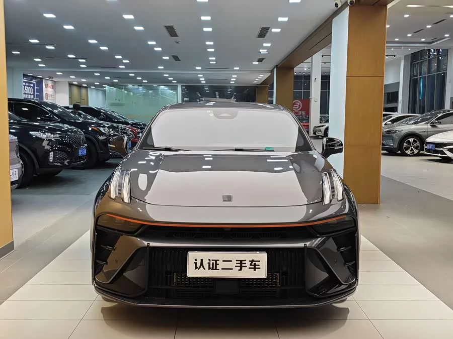 Lynk & Co 03