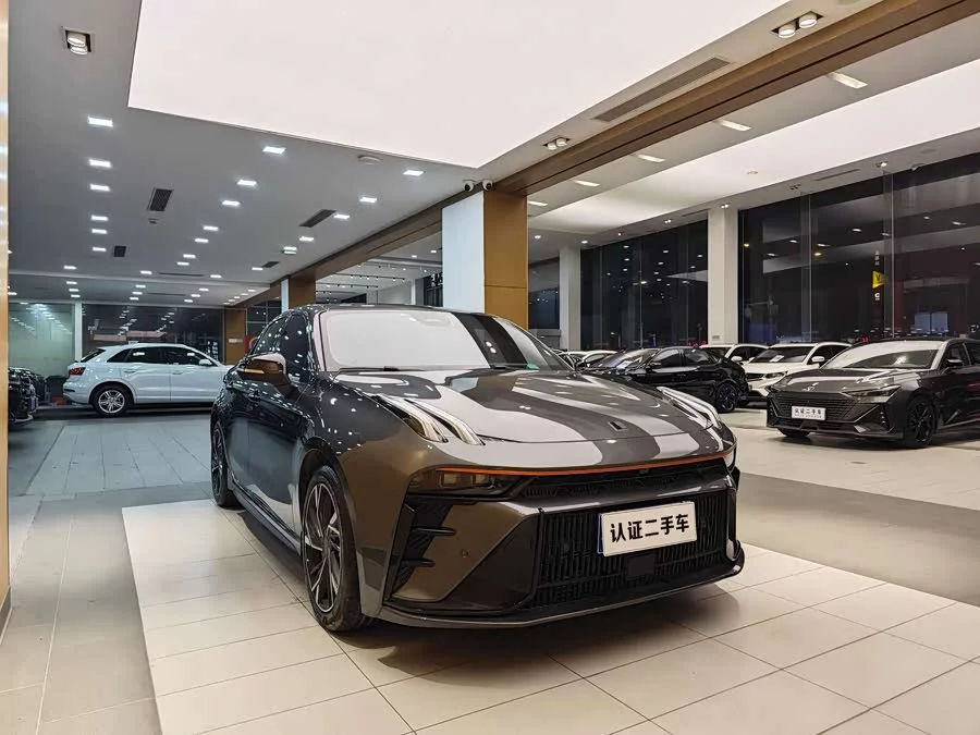 Lynk & Co 03