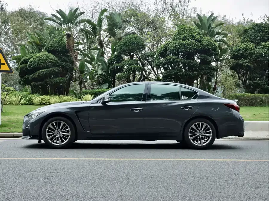 Infiniti Q50L