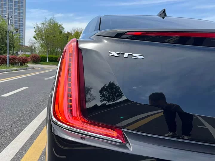 Cadillac XTS
