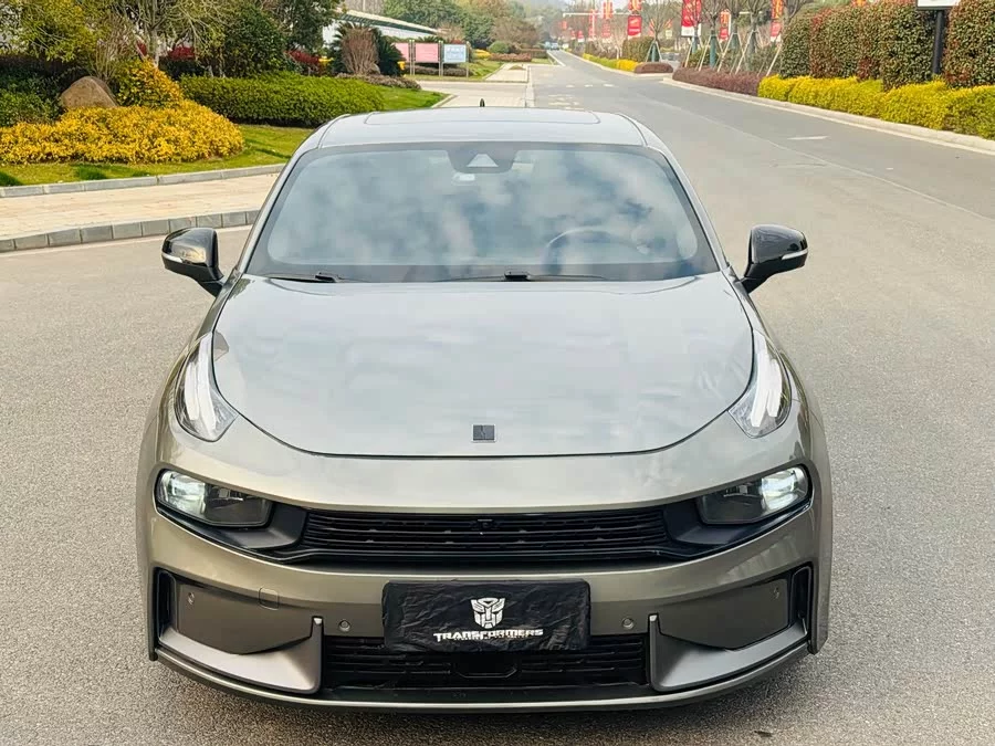 Lynk & Co 03