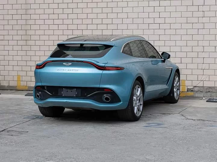 Aston Martin DBX