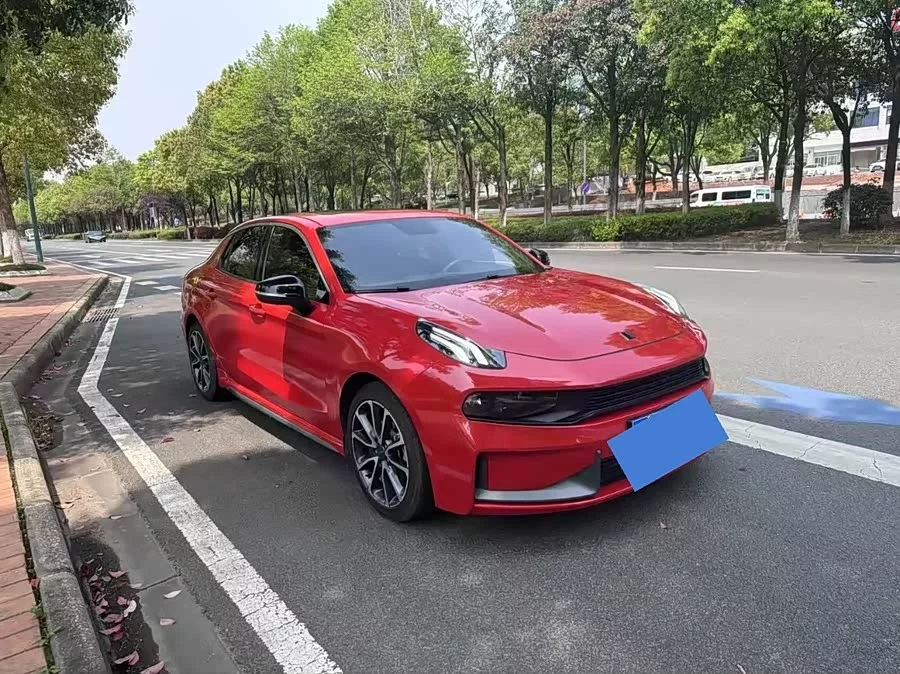 Lynk & Co 03