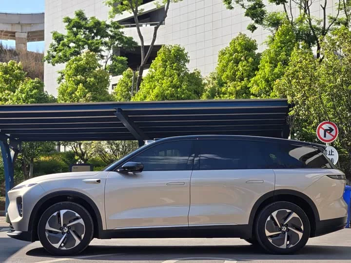 NIO ES8
