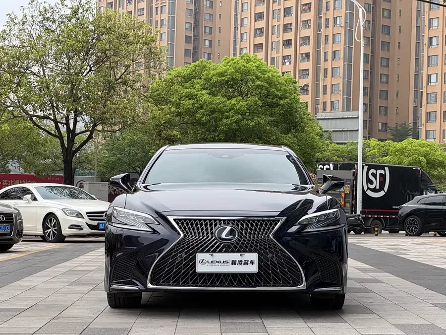 Lexus LS